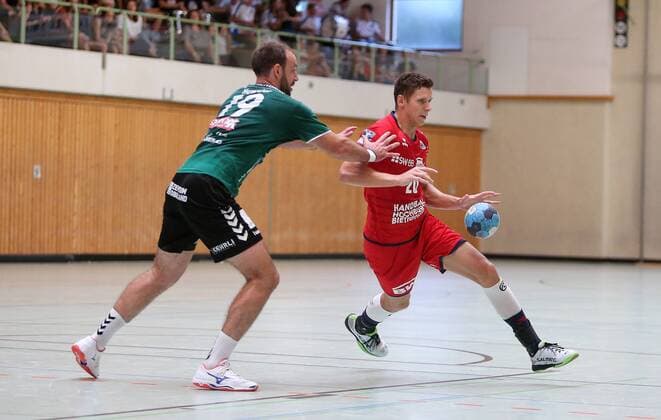 BAU 10.08.2019 Bönnigheim Handball Wacker Thun vs. SG BBM Bietigheim, v.l. Stefan Huwyler (Wacker Thun), Tim Dahlhaus (BBM)