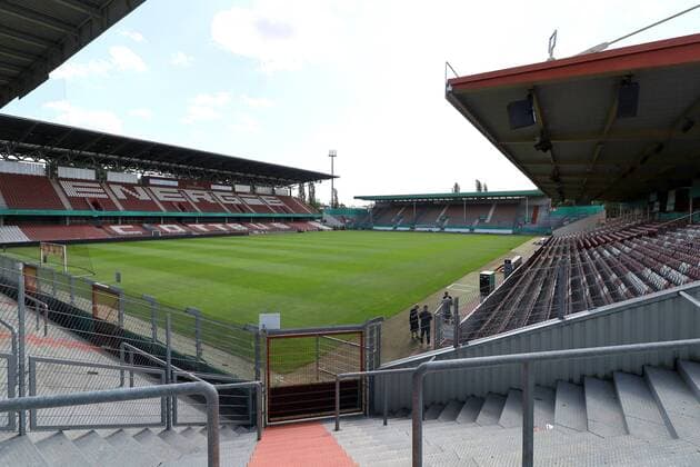 Abschlusstraining des FC Energie Cottbus vor dem DFB-Pokal-Spiel gegen den FC Bayern München - Das Stadion der Freundschaft ist bereit. Abschlusstraining des FC Energie Cottbus vor dem DFB-Pokal-Spiel gegen den FC Bayern München