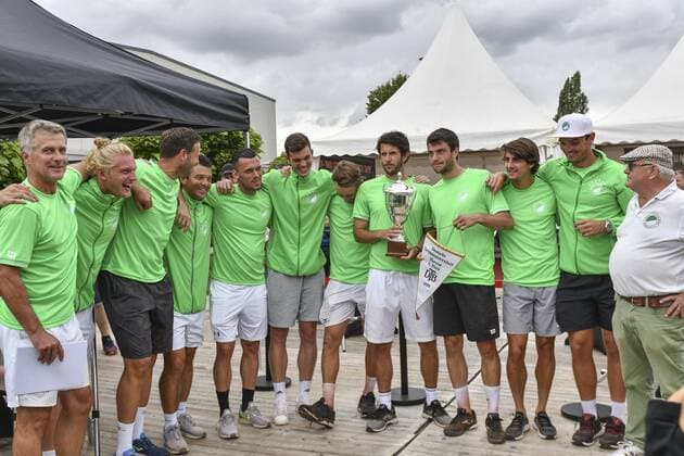GER, Tennis-Point-Bundesliga, 1BL, Badwerk Gladbacher HTC 1 vs. TK GW Mannheim 1 11.08.2019, An den Holter Sportstätten, Moenchengladbach, GER, Tennis-Point-Bundesliga, 1BL, Badwerk Gladbacher HTC 1 vs. TK GW Mannheim 1, im Bild die Mannschaft von Mannheim Jubel Freude Emotion wird Deutscher Meister 2019