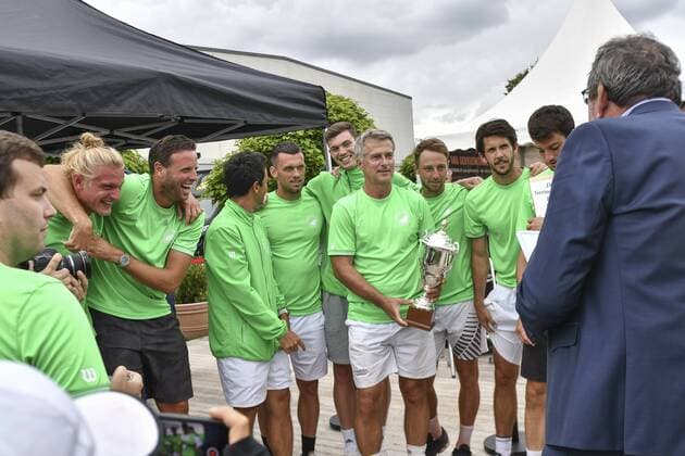 GER, Tennis-Point-Bundesliga, 1BL, Badwerk Gladbacher HTC 1 vs. TK GW Mannheim 1 11.08.2019, An den Holter Sportstätten, Moenchengladbach, GER, Tennis-Point-Bundesliga, 1BL, Badwerk Gladbacher HTC 1 vs. TK GW Mannheim 1, im Bild die Mannschaft von Mannheim Jubel Freude Emotion wird Deutscher Meister 2019
