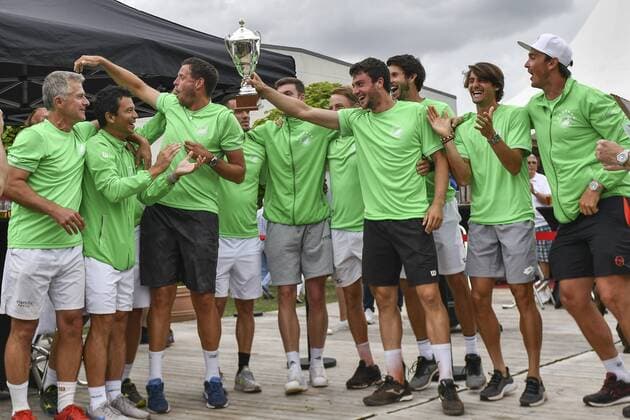 GER, Tennis-Point-Bundesliga, 1BL, Badwerk Gladbacher HTC 1 vs. TK GW Mannheim 1 11.08.2019, An den Holter Sportstätten, Moenchengladbach, GER, Tennis-Point-Bundesliga, 1BL, Badwerk Gladbacher HTC 1 vs. TK GW Mannheim 1, im Bild die Mannschaft von Mannheim Jubel Freude Emotion wird Deutscher Meister 2019