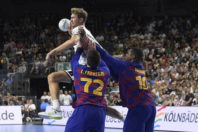 Handball - THW Kiel vs. FC Barcelona, Barca am 11.08.2019 in der Lanxess Arena in Köln Kiels Magnus Landin Jacobson (Nr.7) gegen Barcelonas Ludovic FÃ bregas (Nr.72) und Barcelonas Sorhaindo (Nr.10)