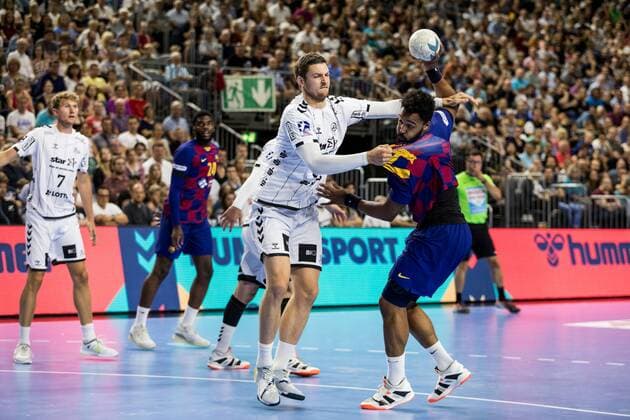 Helden des Handballs 2019; THW Kiel - FC Barcelona, Barca Hendrik Pekeler ( 61, THW Kiel), Thimothey N Guessan ( 19, FC Barcelona); Helden des Handballs 2019; THW Kiel - FC Barcelona; Koeln, Lanxessarena Copyright: xBEAUTIFULxSPORTS Wunderlx