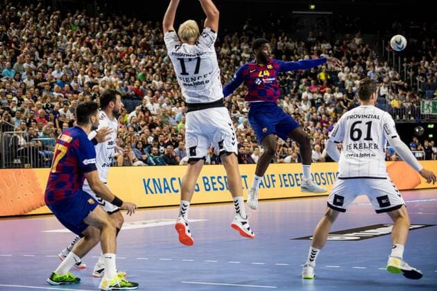 Helden des Handballs 2019; THW Kiel - FC Barcelona, Barca Patrick Wiencek ( 17, THW Kiel), Dika Akwa Mem ( 24, FC Barcelona), Hendrik Pekeler ( 61, THW Kiel); Helden des Handballs 2019; THW Kiel - FC Barcelona; Koeln, Lanxessarena Copyright: xBEAUTIFULxSPORTS Wunderlx