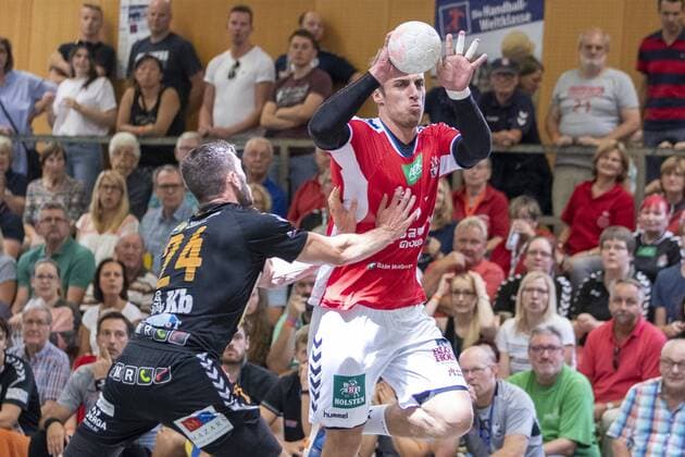 IFK Kristianstad vs Handball Verein Hamburg, 11. Internationaler Heide-Cup 2019, Schneverdingen; 11.08.19 Lukas Ossenkamp (HSV Hamburg, 14) gegen Teitur Einarsson (IFK Kristianstad, 24) Copyright: xBEAUTIFULxSPORTS MarioxM.xKobergx