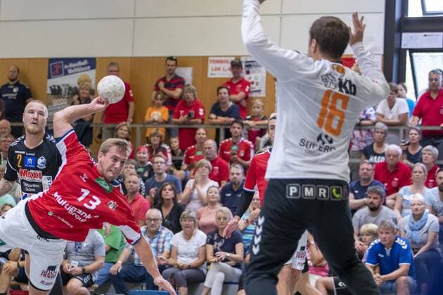IFK Kristianstad vs Handball Verein Hamburg, 11. Internationaler Heide-Cup 2019, Schneverdingen; 11.08.19 Niklas Weller (HSV Hamburg, 13) gegen Richard Kappelin (IFK Kristianstad, 16) Copyright: xBEAUTIFULxSPORTS MarioxM.xKobergx