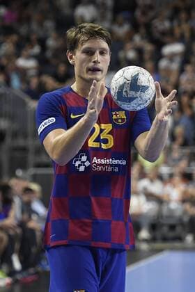 Handball - THW Kiel vs. FC Barcelona, Barca am 11.08.2019 in der Lanxess Arena in Köln Barcelonas Dolenc (Nr.23)
