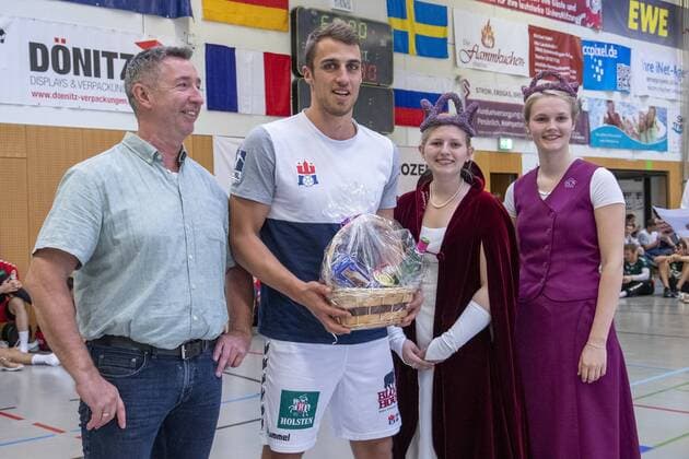 HSG Wetzlar vs Fuechse Berlin, 11. Internationaler Heide-Cup 2019, Schneverdingen; 11.08.19 3. Platz Handball Verein Hamburg mit Heidekoenigin Sarah Winkelmann Copyright: xBEAUTIFULxSPORTS MarioxM.xKobergx