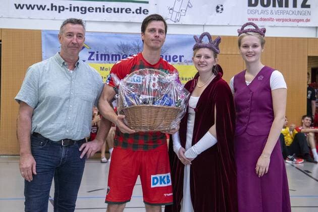 HSG Wetzlar vs Fuechse Berlin, 11. Internationaler Heide-Cup 2019, Schneverdingen; 11.08.19 Platz 2 Fuechse Berlin mit Heidekoenigin Sarah Winkelmann Copyright: xBEAUTIFULxSPORTS MarioxM.xKobergx