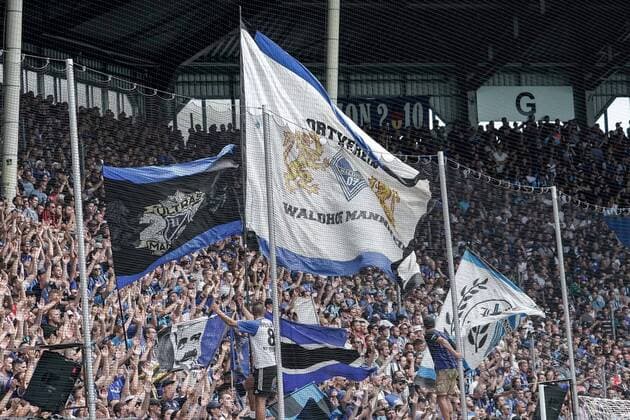 Die Ultras vom SV Waldhof Mannheim (SVWM), Fankurve, Otto Siffling Tribüne, OST, Fans, Publikum, Zuschauer, Stimmung, Atmosphäre, Stadion, 11.08.2019, Mannheim (Deutschland), Fussball, DFB-Pokal, SV Waldhof Mannheim - SG Eintracht Frankfurt, DFB DFL REGULATIONS PROHIBIT ANY USE OF PHOTOGRAPHS AS IMAGE SEQUENCES AND OR QUASI-VIDEO.