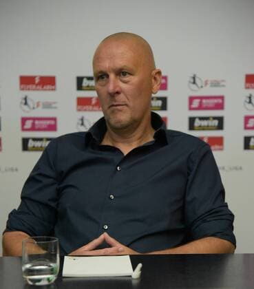 12.08.2019 GER, Frankfurt am Main, Frauenfussball, PK zum Auftakt der FLYERALARM Frauen-Bundesliga Bild zeigt: Markus Högner (Trainer SGS Essen) *** 12 08 2019 GER, Frankfurt am Main, womens soccer, PK at the start of the FLYERALARM Womens Bundesliga Picture shows Markus Högner Trainer SGS Essen