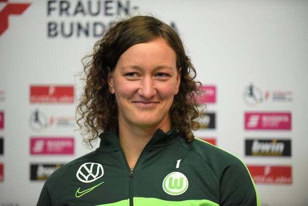 12.08.2019 GER, Frankfurt am Main, Frauenfussball, PK zum Auftakt der FLYERALARM Frauen-Bundesliga Bild zeigt: Almuth Schult (Nationalspielerin vom VfL Wolfsburg), *** 12 08 2019 GER, Frankfurt am Main, womens soccer, PK at the start of the FLYERALARM Womens Bundesliga Picture shows Almuth Schult national player from VfL Wolfsburg ,