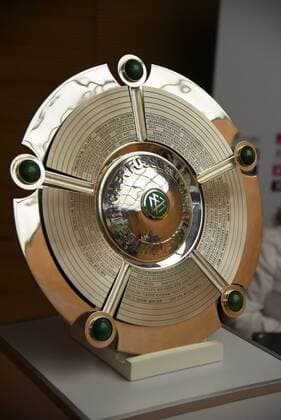 12.08.2019 GER, Frankfurt am Main, Frauenfussball, PK zum Auftakt der FLYERALARM Frauen-Bundesliga Bild zeigt: die Meisterschale der FLYERALARM Frauen-Bundesliga *** 12 08 2019 GER, Frankfurt am Main, Womens football, PK at the start of the FLYERALARM Womens Bundesliga Picture shows the championship cup of the FLYERALARM Womens Bundesliga