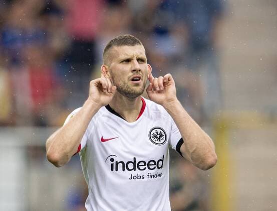 Jubel Torschuetze Ante REBIC (F) nach seinem Tor zum 3:5, Gestik, Geste, kann nichst hoeren. Fussball DFB Pokal, 1. Runde, Waldhof Mannheim (MA) - Eintracht Frankfurt (F), am 11.08.2019 in Mannheim Deutschland. DFL regulations prohibit any use of photographs as image sequences and or quasi-video Â