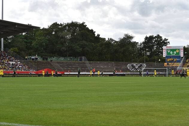 Fußball, Stadiongeschichte Preußen Münster 10.08.2019, Fussball GER, Saison 2019 2020, 1. Bundesliga, Testspiel, SC Preussen Muenster - Borussia Dortmund 0:4, Leere Stehtribuene im Preussen Stadion