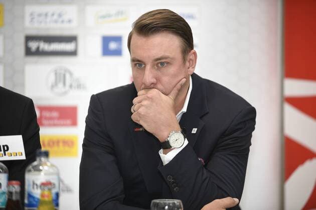 THW-Trainer Filip Jicha, Handball, Männer, THW Kiel, Bundesliga, Pressekonferenz, 13.08.19 Kiel Showroom Süverkrup Schleswig-Holstein Germany