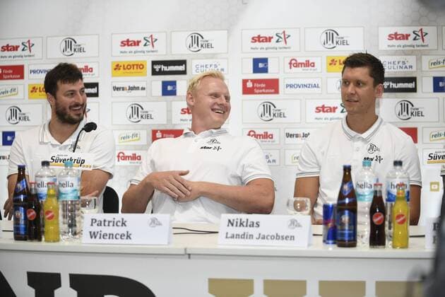Die Kieler Kapitäne (von links) Domagoj Duvnjak, Patrick Wiencek und Niklas Landin Jacobsen, Handball, Männer, THW Kiel, Bundesliga, Pressekonferenz, 13.08.19 Kiel Showroom Süverkrup Schleswig-Holstein Germany