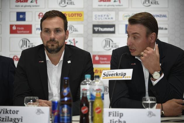 Viktor Szilagyi (Geschäftsführer mit THW-Trainer Filip Jicha, Handball, Männer, THW Kiel, Bundesliga, Pressekonferenz, 13.08.19 Kiel Showroom Süverkrup Schleswig-Holstein Germany