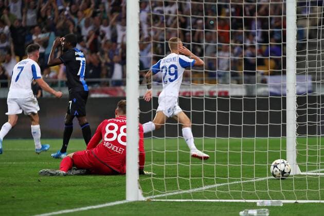 Midfielder Vitalii Buialskyi (R) of FC Dynamo Kyiv scores an early opener in the 6th minute past goalkeeper Simon Mignolet (front) of Club Brugge KV during the UEFA Champions League third qualifying round 2nd leg game at the NSC Olimpiyskiy, Kyiv, capital of Ukraine, August 13, 2019. Ukrinform. Dynamo faces Club Brugge in Champions League qualifier in Kyiv  Copyright: xPavlo_Bagmutx