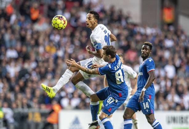 Carlos Zeca (10), FC Koebenhavn og Jose Canas (87), Roede Stjerne under kampen i Champions League kvalen mellem FC Koebenhavn og Roede Stjerne i Parken tirsdag den 13. august 2019.. , Copenhagen Denmark Copyright: AndersxKjaerbyex-xRitzauxScanpix AndersxKjaerbyex COP101 spdk20190813-205905-L