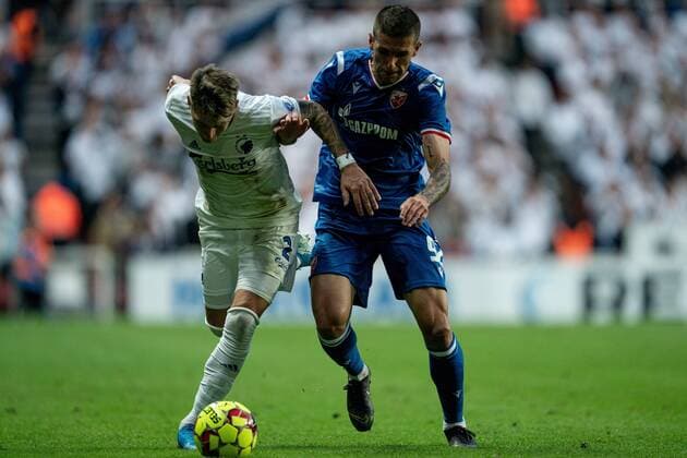 FC Koebenhavns Guillermo Varela i kamp med Roede Stjernes Aleksa Vukanovic under Champions League kvalifikationskampen mellem FC Koebenhavn og Roede Stjerne i Parken i Koebenhavn, tirsdag den 13. august 2019.. , Copenhagen Denmark Copyright: Scanpix NielsxChristianxVilmannx COP101 spdk20190813-210007-L