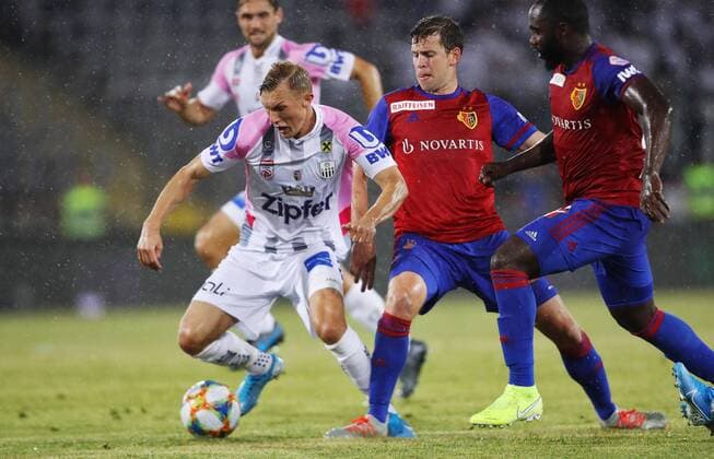 SOCCER - CL qualification, LASK vs Basel LINZ,AUSTRIA,13.AUG.19 - SOCCER - UEFA Champions League, qualification, LASK vs FC Basel. Image shows Thomas Goiginger (LASK) and Fabian Frei (Basel). GEPAxpictures xMatthiasxHauer