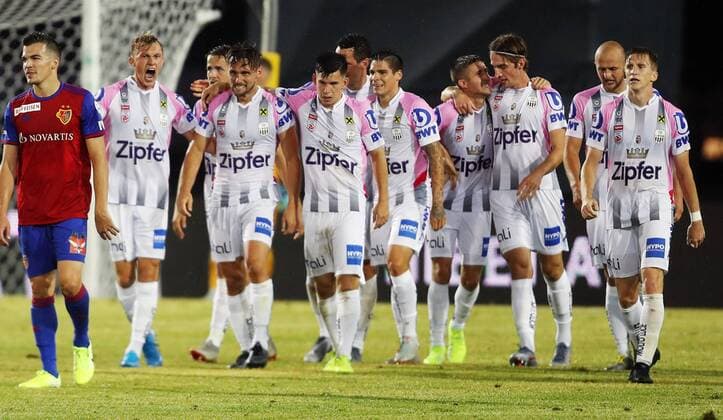 SOCCER - CL qualification, LASK vs Basel LINZ,AUSTRIA,13.AUG.19 - SOCCER - UEFA Champions League, qualification, LASK vs FC Basel. Image shows the rejoicing of Thomas Goiginger (LASK) and his teammates. GEPAxpictures xMatthiasxHauer