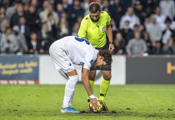 Jonas Wind (23), FC Koebenhavn, laegger bolden paa pletten foer det sidste spark under kampen i Champions League kvalen mellem FC Koebenhavn og Roede Stjerne i Parken tirsdag den 13. august 2019.. , Copenhagen Denmark Copyright: AndersxKjaerbyex-xRitzauxScanpix AndersxKjaerbyex COP101 spdk20190814-000726-L