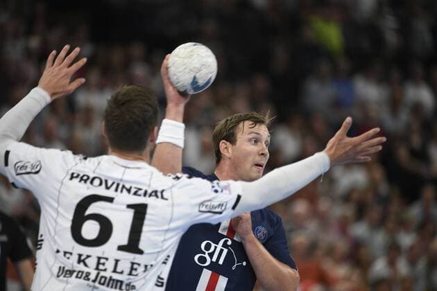 Sander Sagosen (PSG Handball) vor Hendrik Pekeler (THW Kiel), Handball, Männer, REWE-Cup, Internationales Testspiel, THW Kiel vs Paris St. Germain, 14.08.19 Kiel Sparkassen-Arena Schleswig-Holstein Germany