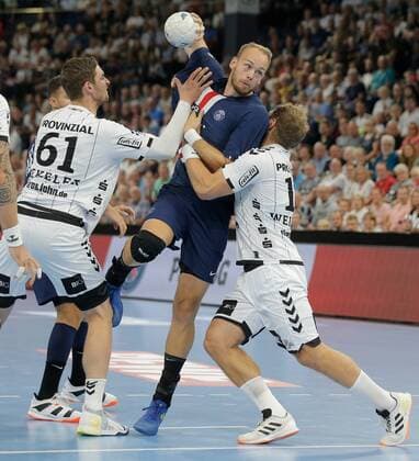 Handball Rewe Cup THW Kiel - Paris Saint-Germain, Kiel, 14.8.2019 Kein Durchkommen . Henrik Toft Hansen (Paris, 15) wird im Zweikampf gegen Hendrik Pekeler ( Kiel, 61 ) und Steffen Weinhold ( Kiel, 13 ) gestoppt . Copyright: xBEAUTIFULxSPORTS DRPx