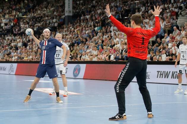 Handball Rewe Cup THW Kiel - Paris Saint-Germain, Kiel, 14.8.2019 Mikkel Hansen (Paris, 24) beim 7-Meter gegen Torwart Niklas Landin Jacobsen ( Kiel, 1 ) Copyright: xBEAUTIFULxSPORTS DRPx