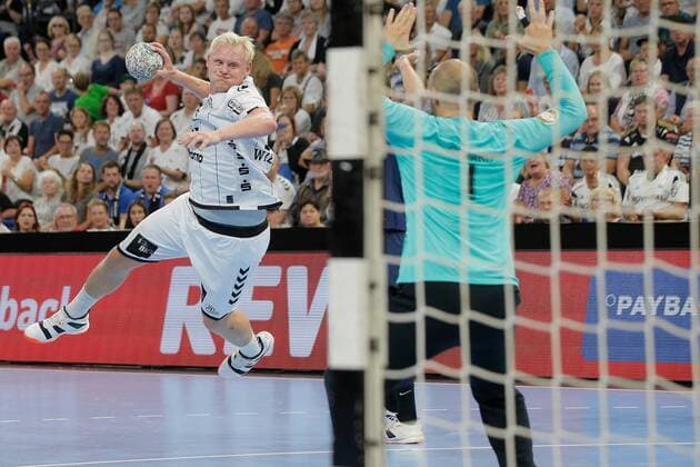 Sport Bilder des Tages Handball Rewe Cup THW Kiel - Paris Saint-Germain, Kiel, 14.8.2019 Patrick Wiencek ( Kiel, 17 ) beim Wurf gegen Torwart Vincent Gerard (Paris, 1) Copyright: xBEAUTIFULxSPORTS DRPx