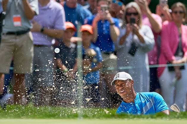 Bilder des Jahres 2019, Sport 08 August Sport Bilder des Tages MEDINAH, ILLINOIS - AUGUST 15: Tiger Woods of the United States plays his third shot on the fourth hole during the first round of the BMW Championship at Medinah Country Club No. 3 on August 15, 2019 in Medinah, Illinois. (Photo by Robin Alam Icon Sportswire) GOLF: AUG 15 PGA, Golf Herren - BMW Championship Icon16408151901