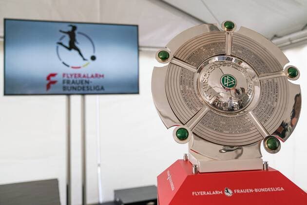 Sport Bilder des Tages Die Meisterschale der Flyeralarm Frauen-Bundesliga, Einzelbild, Nahaufnahme, Close up, Symbolfoto, Symbolbild, Symbol, 16.08.2019, Frankfurt am Main (Deutschland), Fussball, Flyeralarm Frauen-Bundesliga, 1. FFC Frankfurt - 1. FFC Turbine Potsdam, DFB DFL REGULATIONS PROHIBIT ANY USE OF PHOTOGRAPHS AS IMAGE SEQUENCES AND OR QUASI-VIDEO.