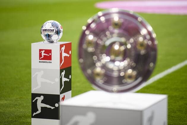 16.08.2019, xkvx, Fussball 1.Bundesliga, FC Bayern Muenchen - Hertha BSC Berlin emspor, v.l. Meisterschale Schale Meister Sieger Bundesligameister Gewinner Bundesligaball Spielball (DFL DFB REGULATIONS PROHIBIT ANY USE OF PHOTOGRAPHS as IMAGE SEQUENCES and or QUASI-VIDEO) Muenchen *** 16 08 2019, xkvx, Soccer 1 Bundesliga, FC Bayern Muenchen Hertha BSC Berlin emspor, v l Champions Cup Cup Champion Winner Bundesliga Champion Winner Bundesliga Ball DFL DFB REGULATIONS PROHIBIT ANY USE OF PHOTOGRAPHS as IMAGE SEQUENCES and or QUASI VIDEO Munich
