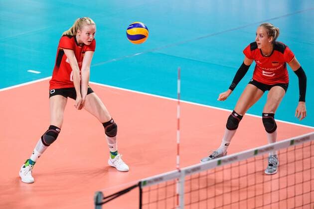 16.08.2019, ÖVB Arena, Bremen Volleyball, Länderspiel Laenderspiel, Deutschland vs. Polen Annahme Jennifer Geerties ( 6 GER), Jana Franziska Poll ( 5 GER)