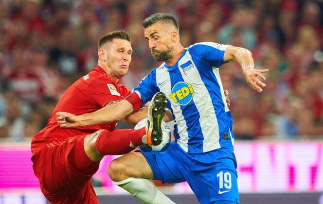Niklas SUELE, FCB 4 compete for the ball, tackling, duel, header, zweikampf, action, fight against Vedad IBISEVIC, Hertha 19 FC BAYERN MUNICH - HERTHA BSC BERLIN - DFL REGULATIONS PROHIBIT ANY USE OF PHOTOGRAPHS as IMAGE SEQUENCES and or QUASI-VIDEO - 1.German Soccer League , Munich, August 16, 2019 Season 2019 2020, matchday 01, FCB, München