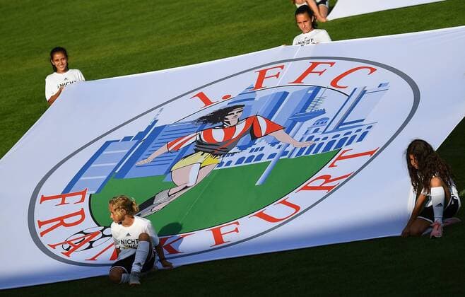 16.08.2019, xjhx, Fussball 1.Bundesliga Damen, 1.FFC Frankfurt - Turbine Potsdam emspor, v.l. FFC Wappen Banner Logo (DFL DFB REGULATIONS PROHIBIT ANY USE OF PHOTOGRAPHS as IMAGE SEQUENCES and or QUASI-VIDEO) Frankfurt am Main