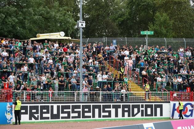 Fußball, Stadiongeschichte Preußen Münster Samstag 10.08.2019, Saison 2019 20, Vorbereitung des BVB auf die Hinrunde in der 1. Fußball-Bundesliga, Testspiel im Preußenstadion, SC Preußen Münster - BVB 09 Borussia Dortmund, Schriftzug Preußenstadion in der Preußen Fankurve