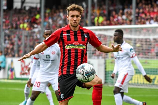 Fussball Bundesliga - 19 20 - SC Freiburg vs. 1. FSV Mainz 05 - 17-08-2019 Luca Waldschmidt (SC Freiburg 11) bei der Ballannahme, beim Fussball Bundesliga Spiel zwischen dem SC Freiburg und dem 1. FSV Mainz 05, am Samstag, den 17. August 2019 im Schwarzwald-Stadion in Freiburg im Breisgau. DFL REGULATIONS PROHIBIT ANY USE OF PHOTOGRAPHS AS IMAGE SEQUENCES AND OR QUASI-VIDEO. Copyright: xBEAUTIFULxSPORTS GerdxGruendlx