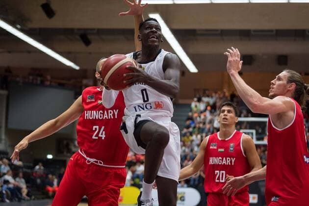 Basketball Hamburg 16.08.2019 Deutscher Basketball Bund DBB Nationalmannschaft Herren Männer Vorbereitungsspiel zum WM 2019 Supercup Deutschland (GER) - Ungarn (HUN) Isaac Bonga (Deutschland, No.00) Kemal Karahodzic (Ungarn, No.24) Zoltan Perl (Ungarn, No.20) Akos Keller (Ungarn, No.06) re.