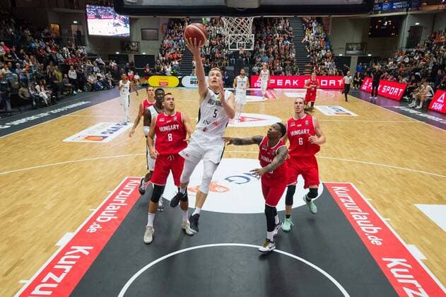 Basketball Hamburg 16.08.2019 Deutscher Basketball Bund DBB Nationalmannschaft Herren Männer Vorbereitungsspiel zum WM 2019 Supercup Deutschland (GER) - Ungarn (HUN) Nils Giffey (Deutschland, No.05) Levente Juhos (Ungarn, No.08) Darrin Governs (Ungarn, No.40) Akos Keller (Ungarn, No.06)