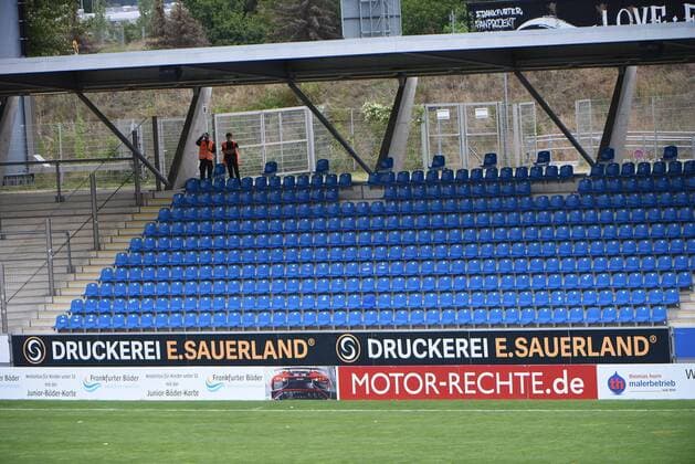 Fußball, Stadiongeschichte FSV Frankfurt 17.08.2019, Frankfurt am Main , PSD Arena, Regionalliga Suedwest, Saison 2019 2020, FSV Frankfurt gegen FC Bayern Alzenau Symbolfoto leere Ränge sind typisch für die Regionalliga mit wenigen Ausnahmeb