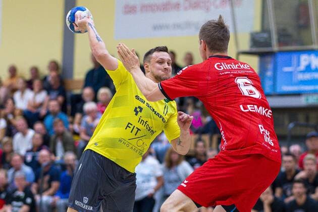 Rodgau, Deutschland 17. August 2019: DHB Pokal - 19 20 - MT Melsungen vs. DjK Rimpar Wölfe v.li. Patrick Schmidt (Rimpar), Finn Lemke (Melsungen) Rodgau Deutschland