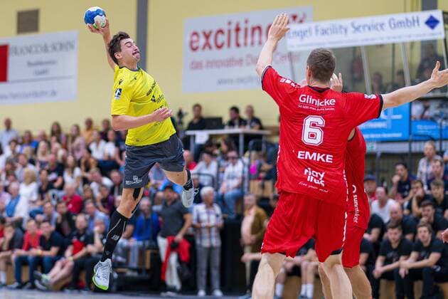 Rodgau, Deutschland 17. August 2019: DHB Pokal - 19 20 - MT Melsungen vs. DjK Rimpar Wölfe v.li. Lukas Boehm (Rimpar), Finn Lemke (Melsungen) Rodgau Deutschland