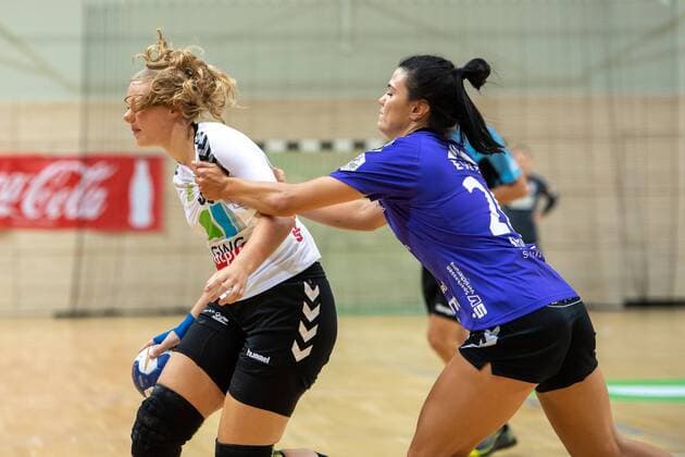 Danique Boonkamp (SV Union Halle) gegen Maxime Struijs SV Union Halle-Neustadt (Wildcats) vs. HSG Bad Wildungen (Vipers) 5. SWH Saale-Cup Handball 2.Bundesliga - Saison 2019 2020 Copyright: xVIADATAx xHolgerxJohnx Halle Saale Sachsen-Anhalt Deutschland