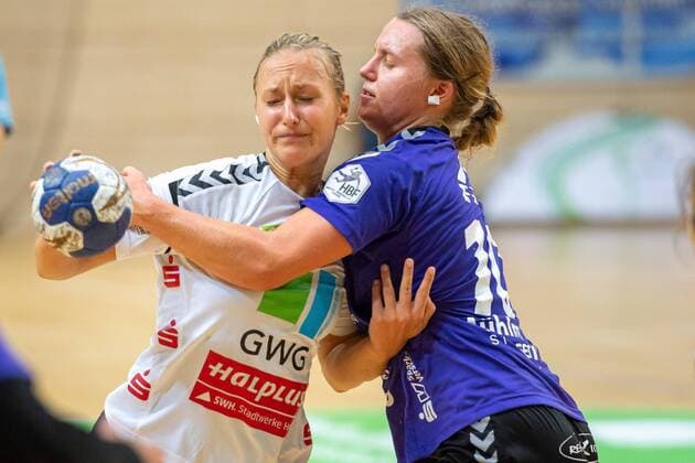 Lea Gruber (SV Union Halle) gegen Maxi Mühlner (Vipers) SV Union Halle-Neustadt (Wildcats) vs. HSG Bad Wildungen (Vipers) 5. SWH Saale-Cup Handball 2.Bundesliga - Saison 2019 2020 Copyright: xVIADATAx xHolgerxJohnx Halle Saale Sachsen-Anhalt Deutschland