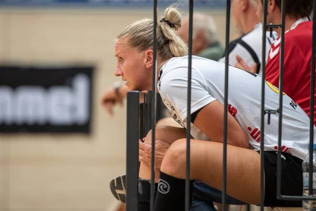 Saskia Lang (SV Union Halle) sitzt nach Roter Karte auf der Tribüne SV Union Halle-Neustadt (Wildcats) vs. HSG Bad Wildungen (Vipers) 5. SWH Saale-Cup Handball 2.Bundesliga - Saison 2019 2020 Copyright: xVIADATAx xHolgerxJohnx Halle Saale Sachsen-Anhalt Deutschland