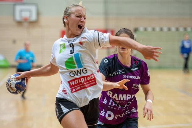 Lea Gruber (SV Union Halle) beim Torwurf. Dahinter Patricia Kovacs (Metzingen) SV Union Halle-Neustadt (Wildcats) vs. TuS Metzingen 5. SWH Saale-Cup Handball 2.Bundesliga - Saison 2019 2020 Copyright: xVIADATAx xHolgerxJohnx Halle Saale Sachsen-Anhalt Deutschland
