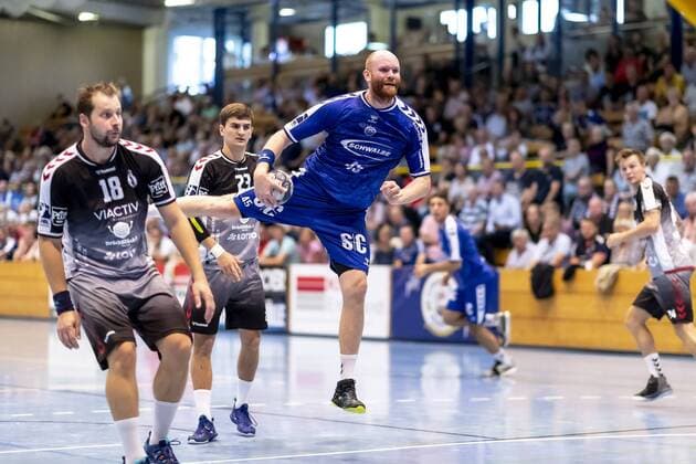 Alexander Becker (Nr. 45, VfL Gummersbach) gegen Martin Waschul (Nr. 18, VfL Luebeck-Schwartau) und Janik Schrader (Nr. 23, VfL Luebeck-Schwartau). VfL Gummersbach vs. VfL Luebeck-Schwartau, Handball, DHB Pokal, 17.08.19 Luebeck Schleswig-Holstein Germany Copyright: xAgentur54Gradx xFelixxKoenigx